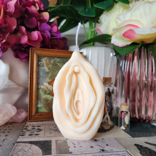 Vulva Candle - Cursive Craft 